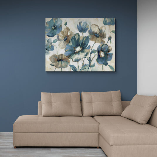 Pintura de anémonas en tonos de azul acuarela sobre fondo neutro