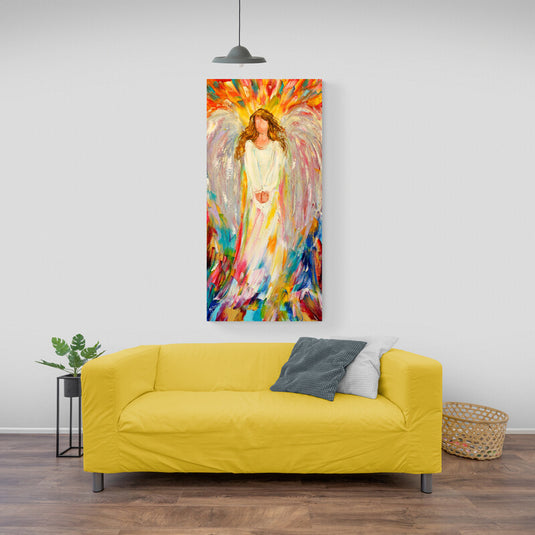 Pintura de ángel con fondo multicolor.