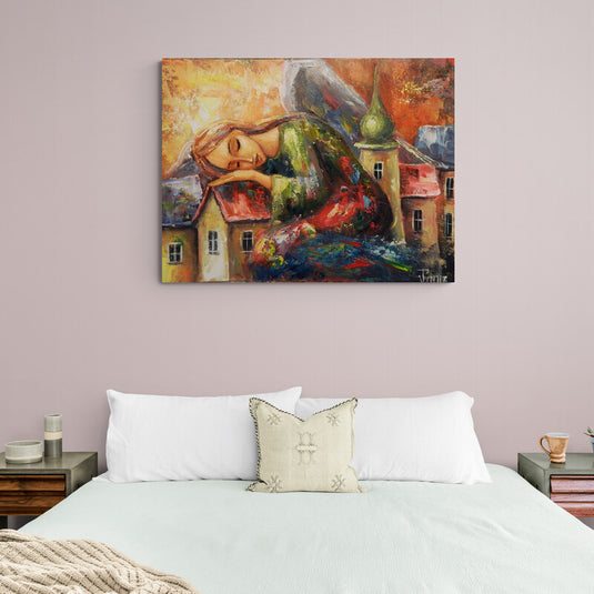 cuadro expresionista de ángel dormido sobre casas en tonos cálidos – arte espiritual para dormitorio o sala