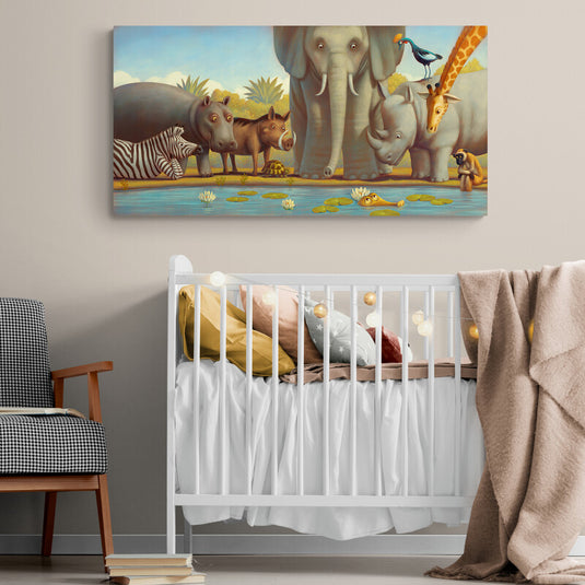 Animales diversos reunidos en un estanque