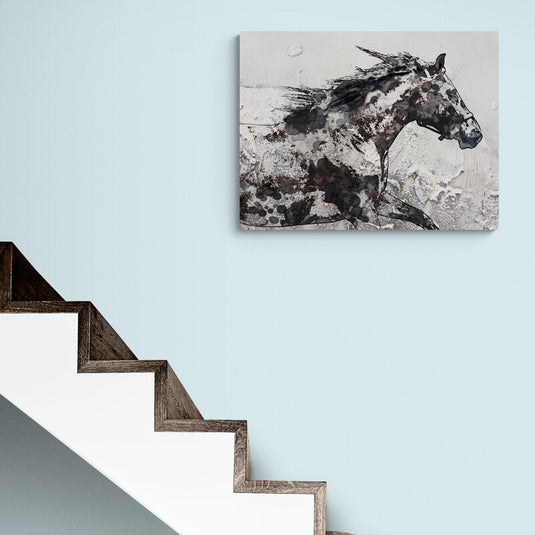 Lienzo de caballo salvaje en movimiento con técnica de salpicadura