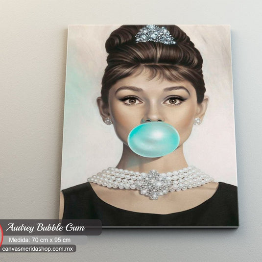 Audrey Hepburn Bubble Gum (chicle) - Canvas Mérida Fine Print Art