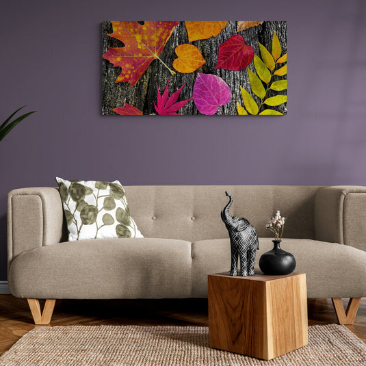 Hojas otoñales madera colores vibrantes