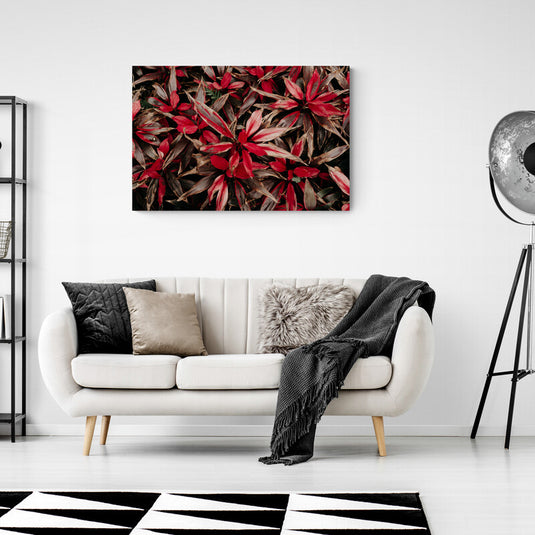 Plantas hojas rojas tonos tierra decorativo