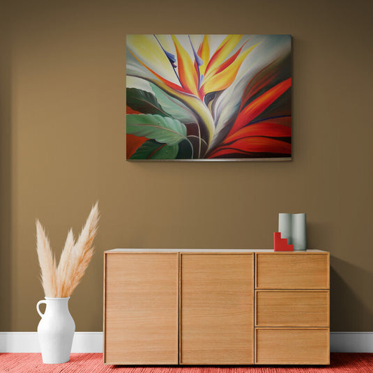 Pintura vibrante de una flor Ave del Paraíso con hojas verdes