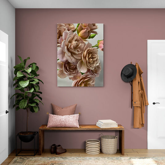 Bouquet de rosas en tonos sepia con fondo neutro