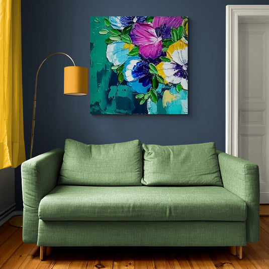 Pintura abstracta de flores con pinceladas vibrantes en azul, púrpura y amarillo