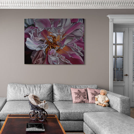 Óleo sobre lienzo de flor detallada en tonos malvas y blancos