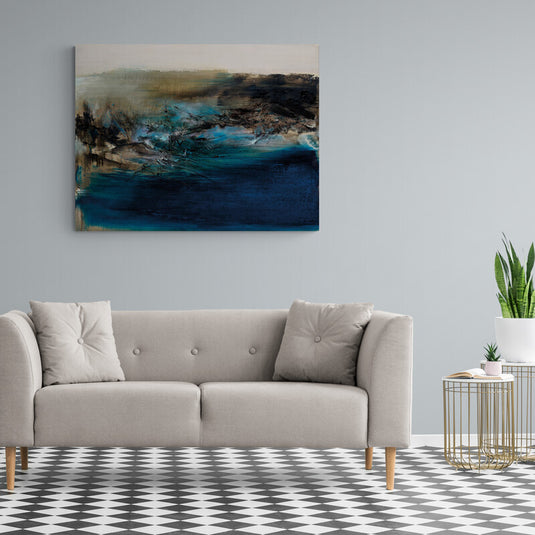 Cuadro abstracto con tonos azul marino, beige y marrón, evocando un paisaje natural con textura y profundidad, ideal para decoración moderna y elegante.