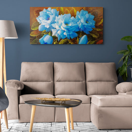 Pintura al óleo de flores azules vibrantes con hojas de tonos otoñales.