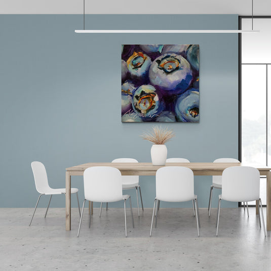 Cuadro expresivo de arándanos estilizados en tonos azul, púrpura y acentos cálidos