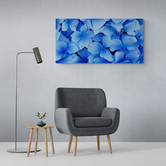 Fotografía detallada de azaleas azules en floración