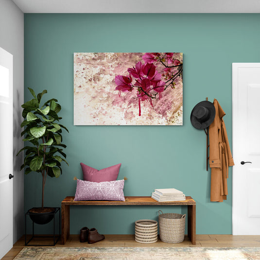 Pintura artística de ramas de magnolia con flores en tonos magenta sobre fondo abstracto acuarelado en beige y blanco.