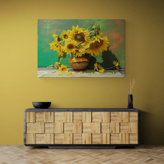 Pintura realista de un arreglo de girasoles en una jarra de cerámica con fondo colorido.