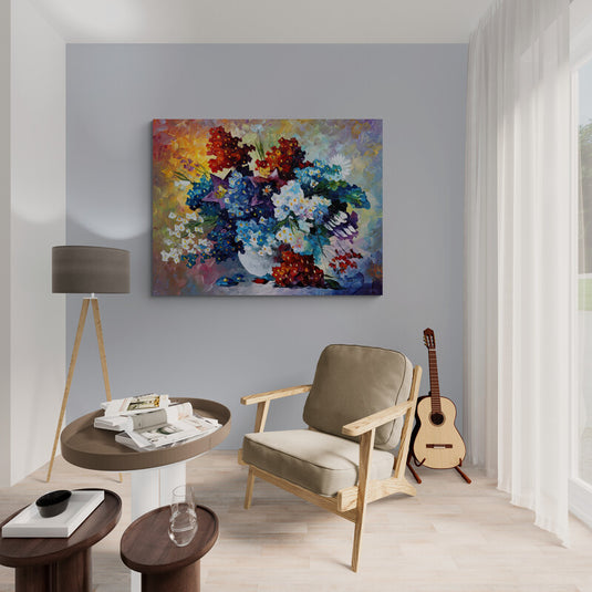 Pintura al óleo con estilo de mosaico que muestra un arreglo de flores coloridas en un jarrón blanco.
