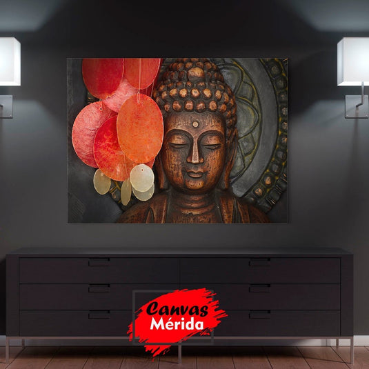 Escultura de Buda en bronce con detalles decorativos en tonos rojos y naranjas.