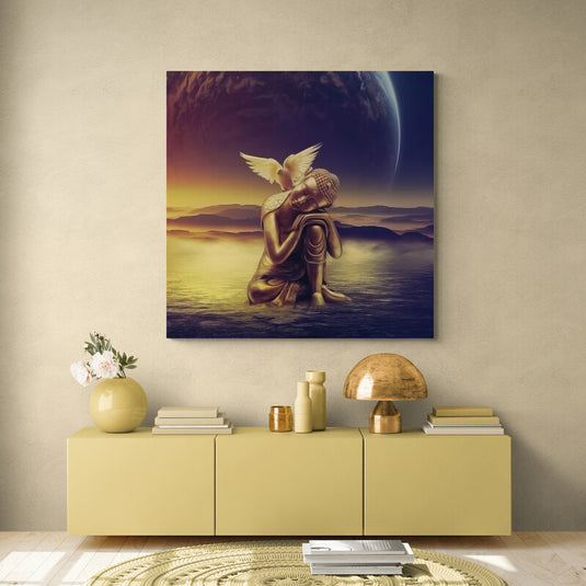 Figura dorada de Buda con un ángel sobre su hombro, fondo cósmico y paisaje sereno.