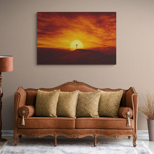 Silueta de Cristo crucificado al amanecer sobre una colina