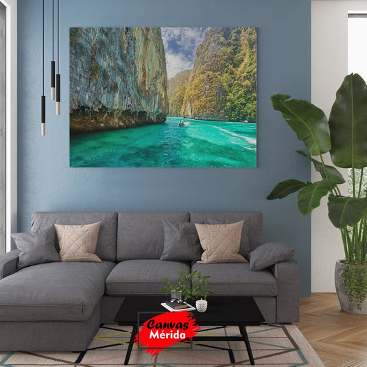 Fotografía del Cañón del Sumidero en Chiapas, con acantilados y aguas cristalinas.