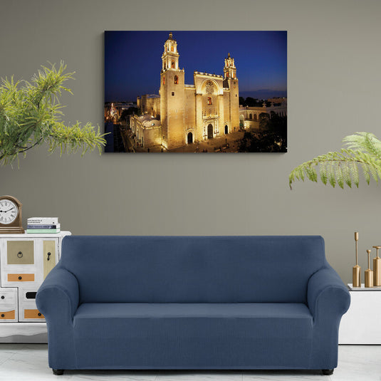 Cuadro decorativo de la Catedral de San Ildefonso de Mérida iluminada de noche, arte fotográfico impreso en lienzo para decoración elegante y cultural.