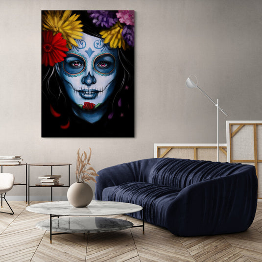 Pintura evocativa de Catrina adornada con corona de flores multicolor.