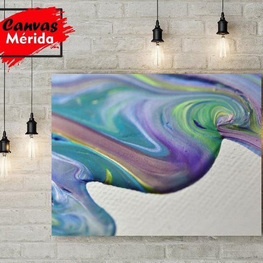 Cuadro abstracto con vibrantes colores morado, turquesa, amarillo, verde, azules, blanco y rosa en proceso de mezcla