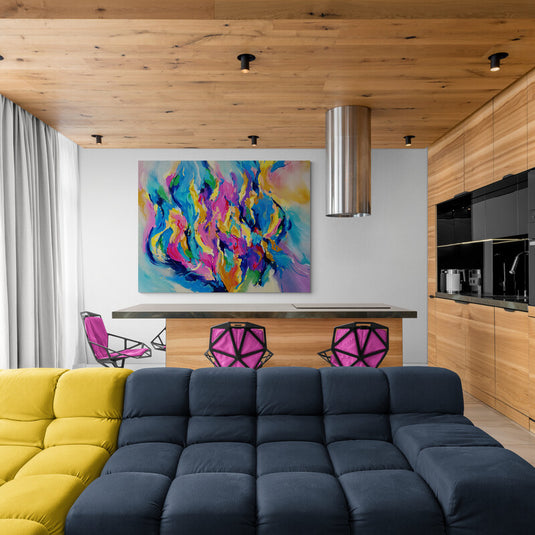 Arte abstracto con pinceladas dinámicas y colores vibrantes.