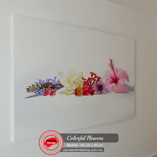 Arreglo lineal de flores hiperrealistas con variedad de colores y texturas sobre fondo claro