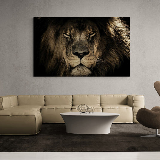 Retrato de león en la penumbra