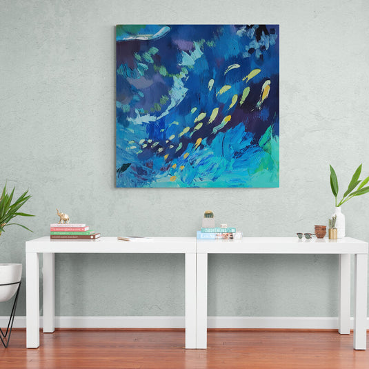 Abstracto submarino con peces y pinceladas azules" Etique