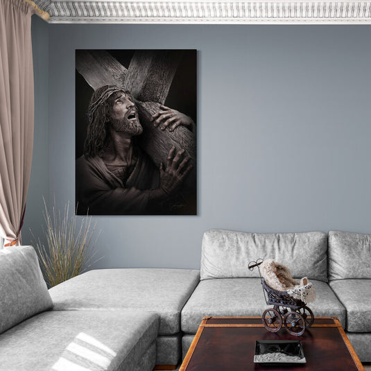 Jesús cargando la cruz con expresión de sacrificio y devoción.