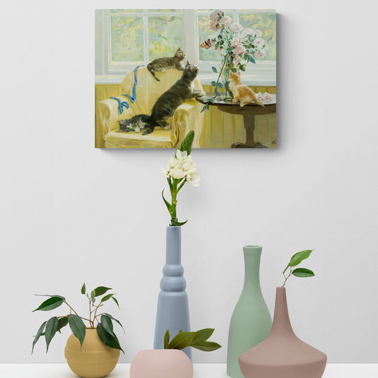 Pintura al óleo de gatos curiosos observando rosas y una mariposa en un interior soleado