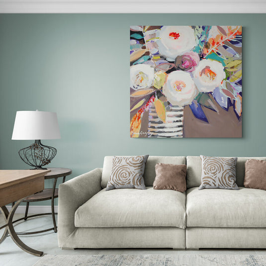 Pintura impresionista de flores blancas y rosas con fondo abstracto colorido