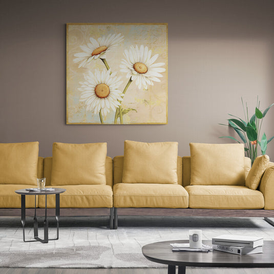 Pintura al óleo de tres margaritas blancas sobre fondo dorado texturizado