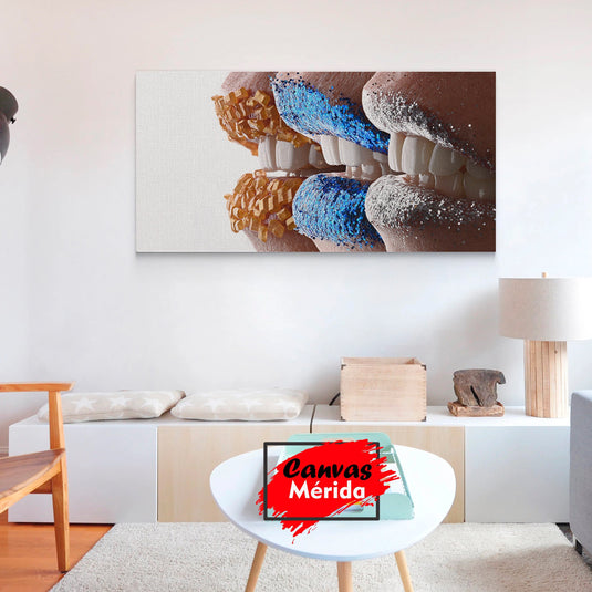 "Lábios brillantes con destellos plateados en primer plano"