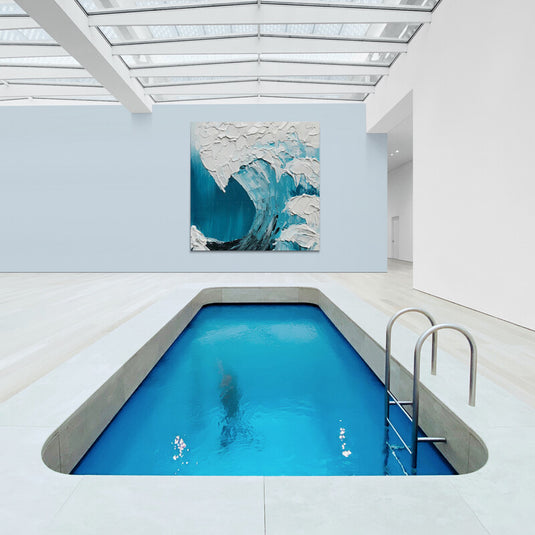 Pintura texturizada de una ola con tonalidades azules y blancos gélidos