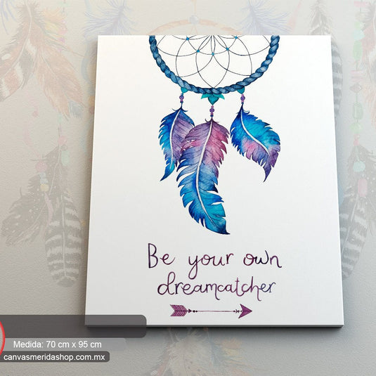 Atrapasueños ilustrado con plumas azules y púrpuras y mensaje inspirador