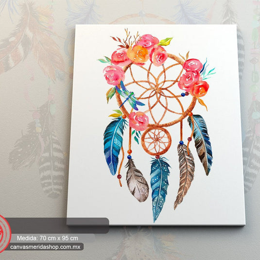 Atrapasueños decorativo con flores rosadas y plumas azules detalladas