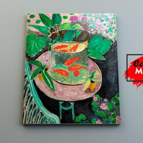 Cuadro colorido de peces dorados en un estanque rodeado de vegetación