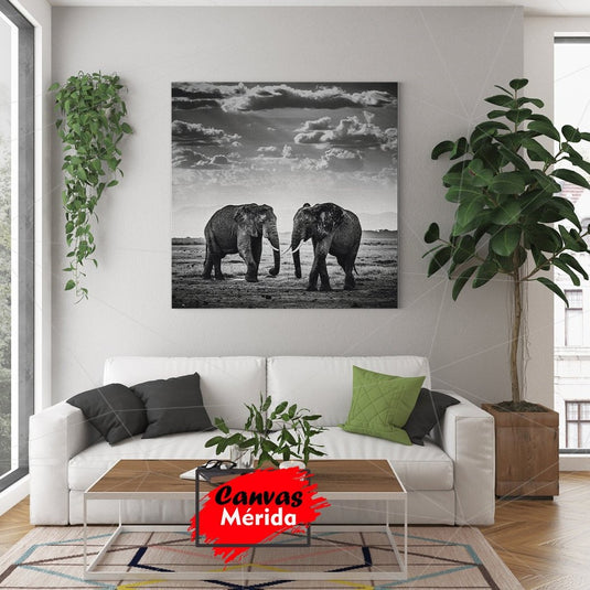 Lienzo en blanco y negro de dos elefantes caminando en la sabana