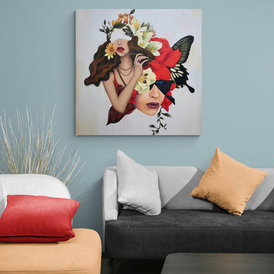 Pintura surrealista de dos figuras femeninas con elementos florales y una mariposa