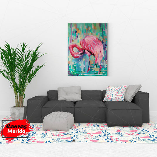 Pintura al óleo de flamenco rosado con cabeza inclinada sobre fondo abstracto colorido