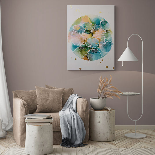 Pintura de flores acuáticas en tonos pasteles con detalles dorados en formato circular