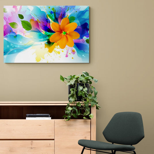 Flor naranja vibrante con fondo abstracto colorido