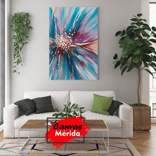 Pintura abstracta en colores azules y rosas con detalles en blanco evocando una flor estilizada