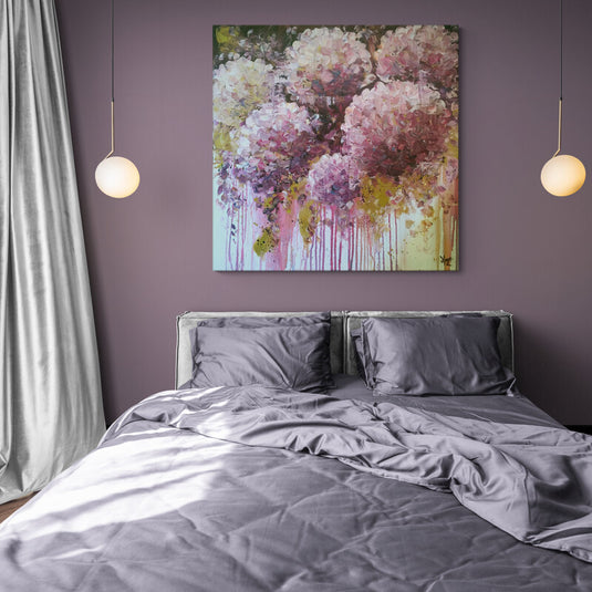 Hortensias abstractas en tonos de rosa y lavanda con drips de pintura