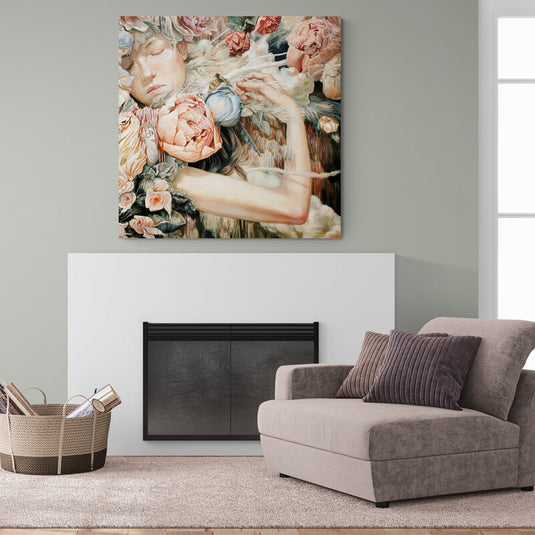 Pintura de mujer durmiendo entre rosas en tonos suaves