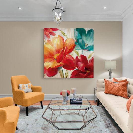 Pintura vibrante de tulipanes en tonos rojos y naranjas con un toque de azul