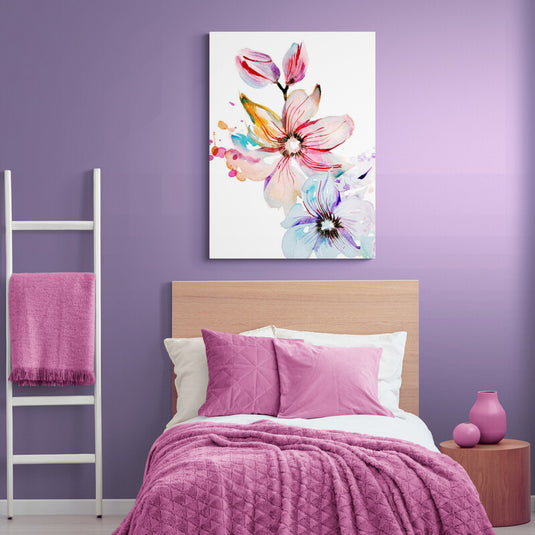 Pintura acuarela de flores delicadas en tonos de rosa, púrpura y azul