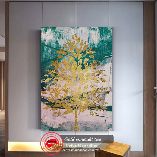 Árbol dorado destacando en fondo verde, blanco y gris en cuadro decorativo